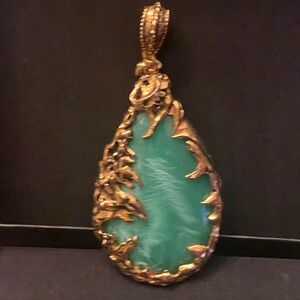 Elegant Green Pendant Necklace